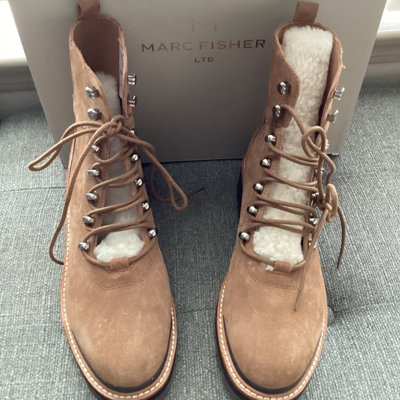 Marc Fisher LTD Izzie Genuine Shearling Lug Sole Boot (Women) 9.5M - Picture 11 of 12